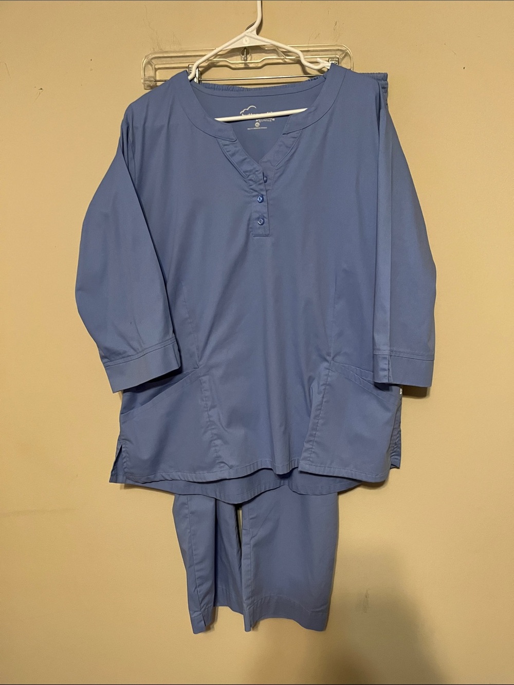 Women’s ceil blue scrub set. XL.